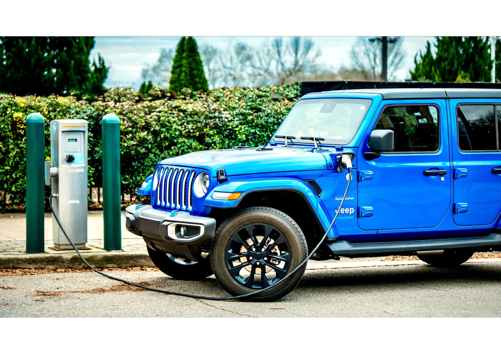Jeep EV charging. 